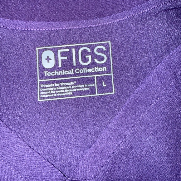 Figs V-Neck Set - Picture 9 of 9